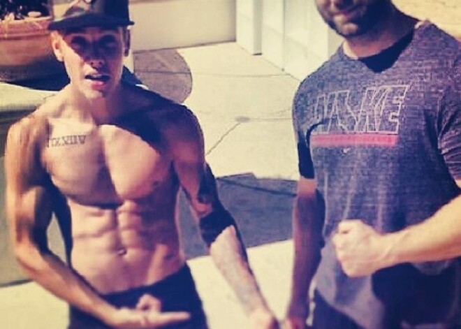 Šādas bildītes Džastins Bībers pats publicē savā interneta blogā