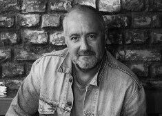 Pirms pāris gadiem Aivars Brīze teju vai pravietiski teica: „Šaubos, vai vispār novilkšu līdz sirmam vecumam ar savu dzīvesveidu.” Viņš savā nākamajā dzīvē grib būt par diriģentu.