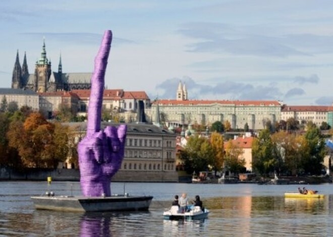 Ļoti personisks žests nemīlētam prezidentam. FOTO