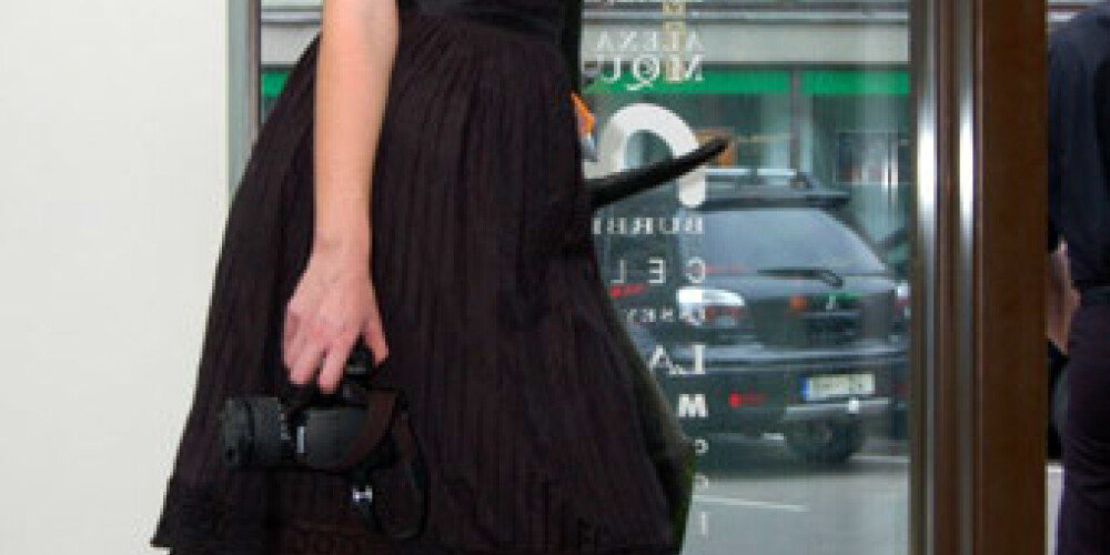 Karlīna Vītoliņa vakariņās uzvedās kā izlutināta būtne un ciemiņiem nepiedāvāja izklaidi.