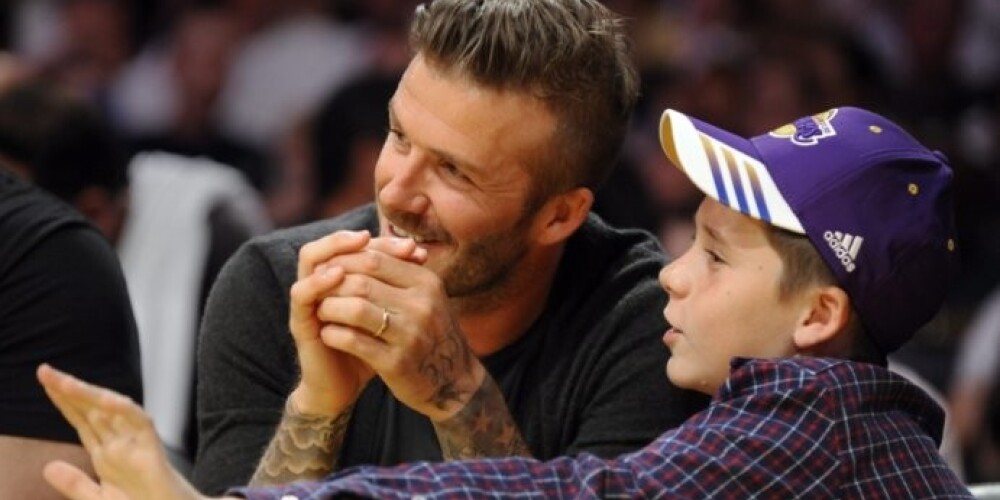 Знаменитый футболист, экс-капитан сборной Англии по футболу Дэвид Бекхэм разбил два внедорожника в Беверли-Хиллз