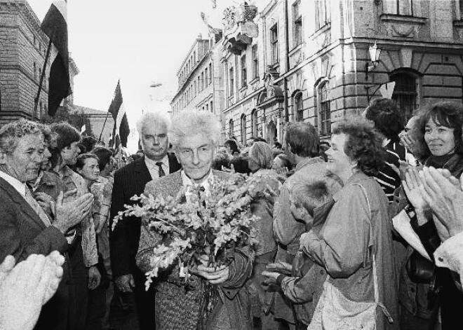 Imantam Ziedonim veltīta fotoizstāde „Tev. Un tiem, kas tevi...”