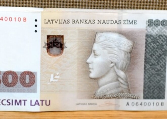 500 latu banknoti savās rokās turējuši tikai 38% Latvijas iedzīvotāju