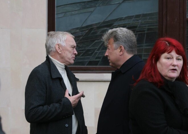 Leģendāro „līvu” Aivaru Brīzi pavada pēdējā gaitā