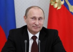 В сопроводительной статье к рейтингу издание отмечает, что за последний год Путин сумел укрепить свой контроль над Россией