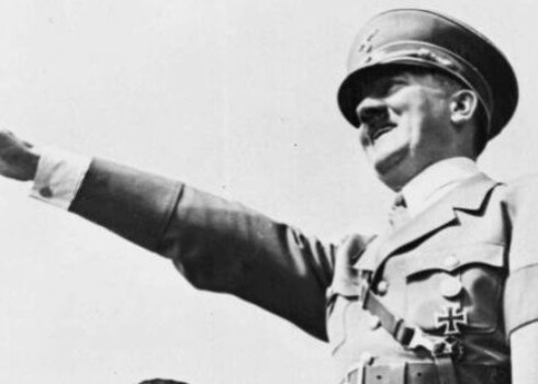 Своим почетным гражданином Адольфа Гитлера сделали в 1930-1940-е годы около 4 тысяч населенных пунктов Германии и Австрии