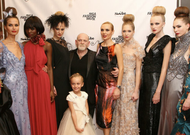 Ar franču šiku atklāta "Rīgas modes nedēļa". KRĀŠŅI FOTO