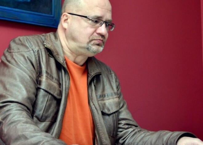 Valkas mērs pēc avārijas ar smadzeņu satricinājumu ierodas uz domes sēdi