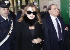 Третьей жене Берлускони 28 лет, самому экс-премьеру Италии 77