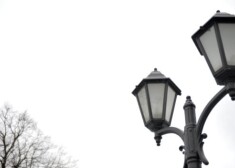 В нескольких районах Риги обычные фонари заменили на LED