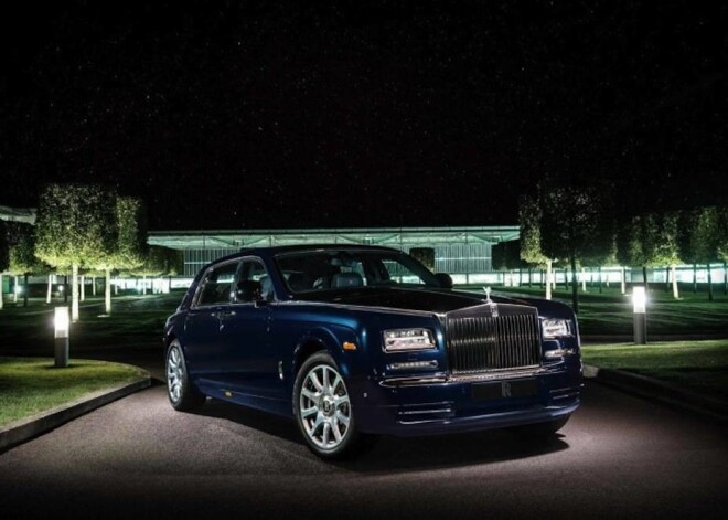 Rolls-Royce nācis klajā ar speciālu Celestial Phantom modeli, kurš radīts Dubaijas automobiļu izstādei. Celestial Phantom speciālā modeļa iekšējā apdarē izmantoti īsti briljanti. Turklāt ne viens vai divi, bet 446!