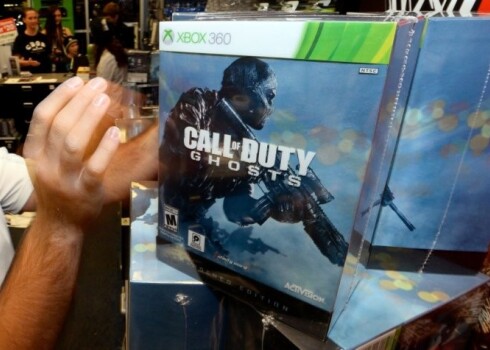 Videospēle "Call of Duty: Ghosts" pirmajā tirdzniecības dienā nopelna miljardu dolāru