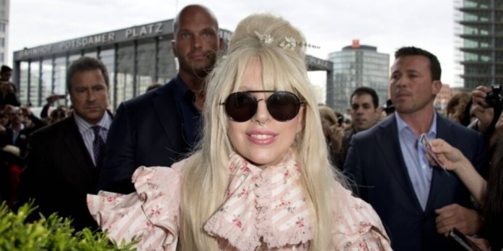 Певица уже приобрела специальную страховку на случай непредвиденных происшествий в космосе