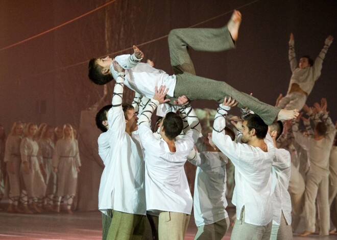 Dejas lielizrāde „No zobena saule lēca” (2010. gada novembris)