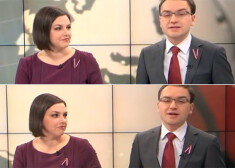 11. novembra rītā televīzijas skatītājus apmulsināja „Rīta Panorāmas” vadītāji, kuri aizkadrā raidījuma laikā pamanījās ar kājām gaisā apgriezt sarkanbaltsarkanās lentītes.