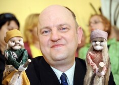 Адвокат объяснил, что главное тут не сумма компенсации, а сам принцип. Но если суд решит взыскать со Шмитса компенсацию, то хозяин «Raganas ķēķis» готов перечислить всю эту сумму на нужды церкви