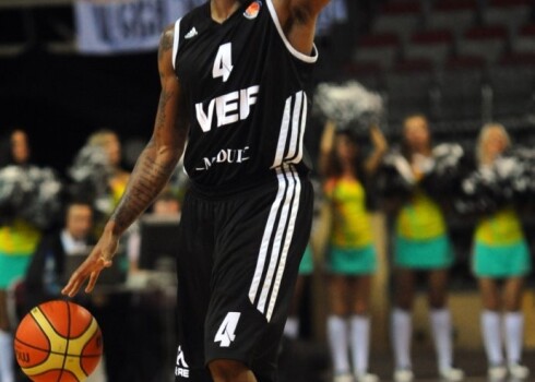 Bijušais "VEF Rīga" saspēles vadītājs Ērls Roulends bija vērtīgākais mača spēlētājs.