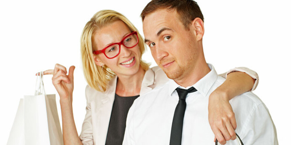 Sievietes iepērkas biežāk, bet apģērbam tērē mazāk nekā vīrieši.