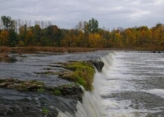 Pirms simts gadiem 18. novembrī latviešu avīzes rakstīja, ka Ventu gatavojas padziļināt un savienot ar Melno jūru, kuģu un vilcienu satiksme Bolderājā bija paralizēta, laucinieki pamet viensētas un pārvācas uz pilsētām, bet Valkā izkusuši baznīcas zvani.