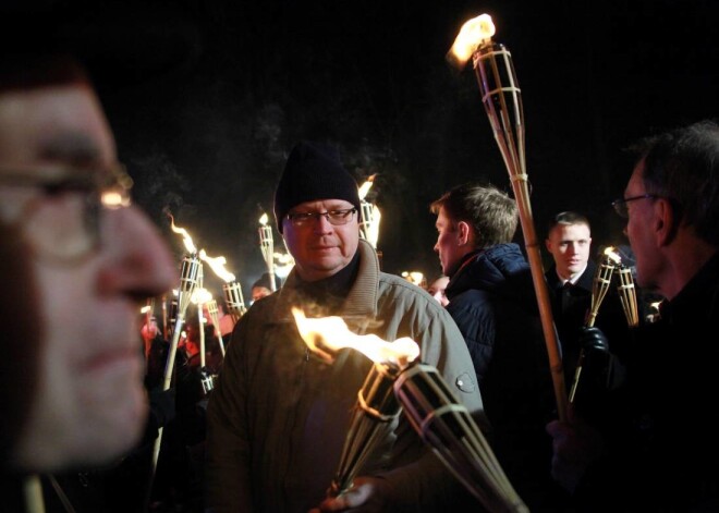 Latvijas Republikas 95. gadadienai veltīts lāpu gājiens Rīgā