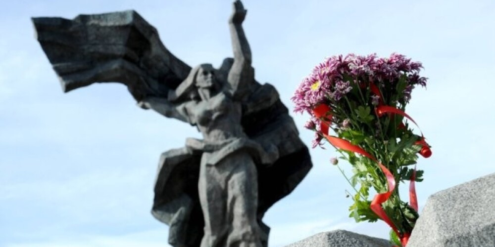 Пабрикс обозвал «совковятником» памятник Освободителям Риги