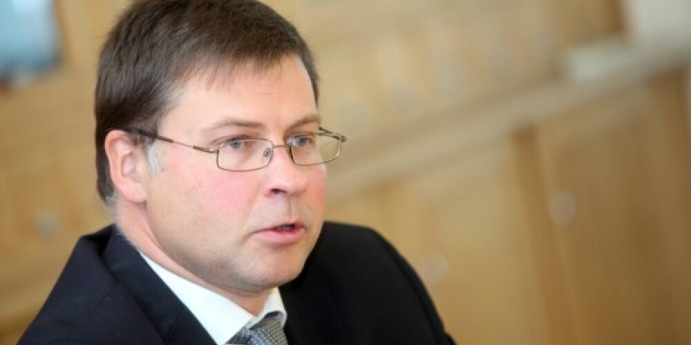 На вопрос о том, когда на дорогах вновь появятся фоторадары, премьер пояснил, что в настоящее время увеличивается число мобильных радаров