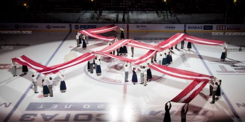 В Арена Рига на матче КХЛ танцоры развернули орнамент в виде свастики