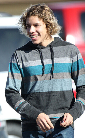 Внебрачный сын Арнольда Шварценеггера 16-летний Джозеф Баэна все больше похож на отца.