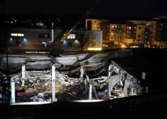 На месте трагедии рядом со спасателями работают следователи и эксперты