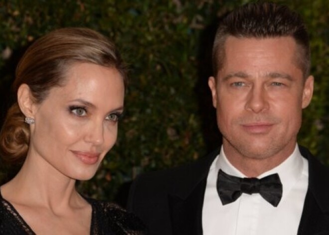 Джоли подарит Питту остров в форме сердца