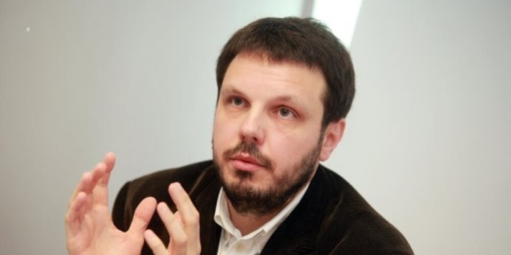Икстенс отмечает, что сейчас могут начаться спекуляции вокруг должностей и «безжалостная торговля портфелями»