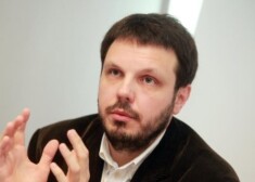 Икстенс отмечает, что сейчас могут начаться спекуляции вокруг должностей и «безжалостная торговля портфелями»