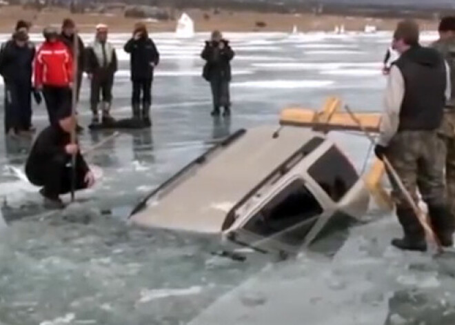 Praktisks padoms. Ko darīt, ja auto ielūzis ledū? VIDEO