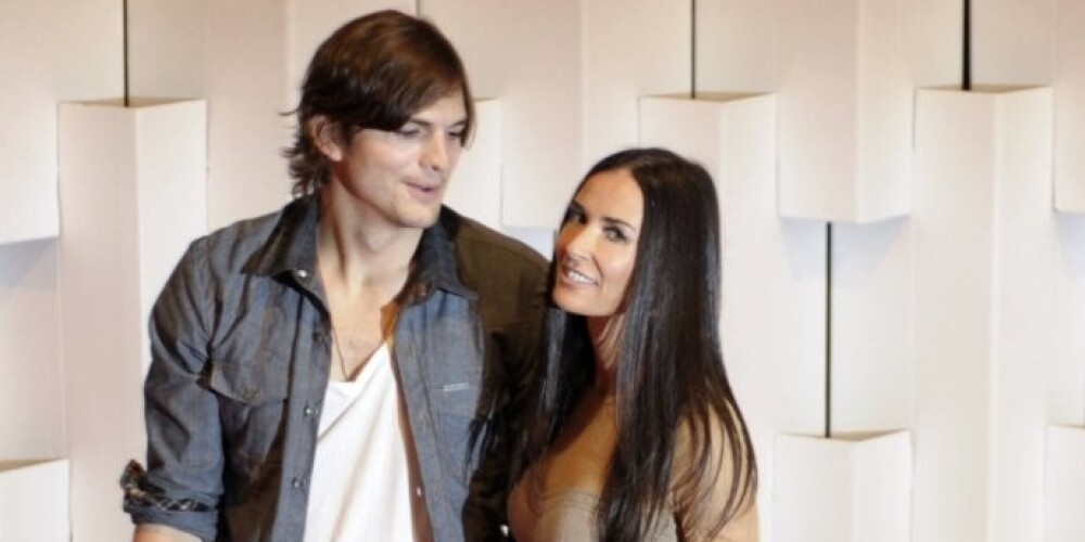 В начале ноября 2013 года стало известно, что Мур отказалась от претензий на алименты, после чего бывшие супруги завершили оформление всех необходимых для развода документов