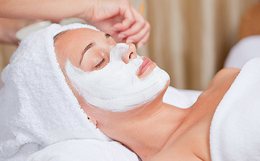 Молочный пилинг ног. Молочный пилинг ног. Ванночка для ног с молоком. Спа для лица. Педикюрные носочки отшелушивающие панда.