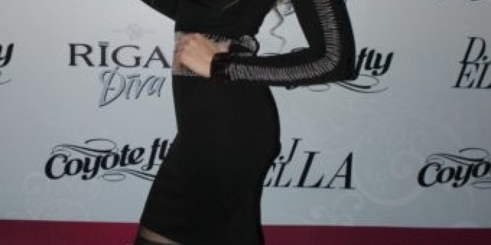 Uz pāris dienām pastrādāt Latvijā ieradusies DJ Ella, kas mūzikas spēlēšanu apvienoja ar savas 27. dzimšanas dienas svinēšanu.