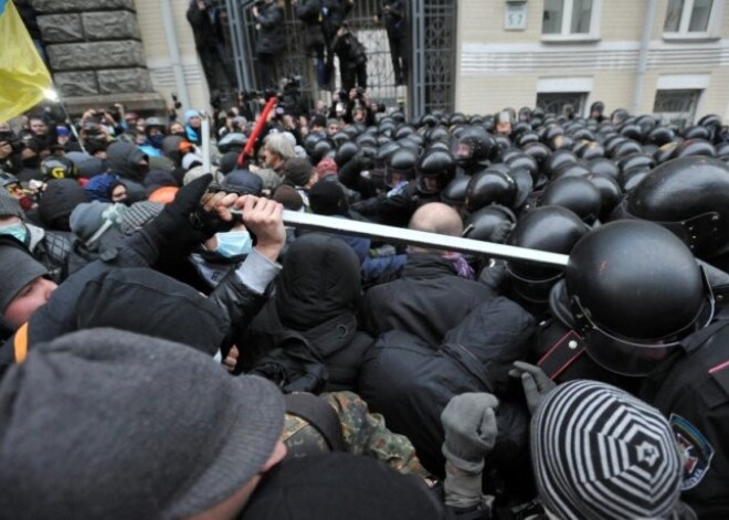 Revolūcija Ukrainā: mobilizē tautu doties uz Kijevu un gāzt varu. FOTO