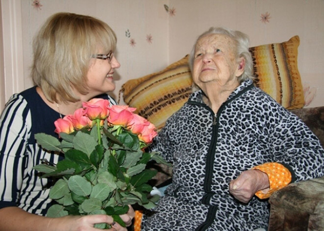 Mārupes vecāko iedzīvotāju sveic 100 gadu jubilejā