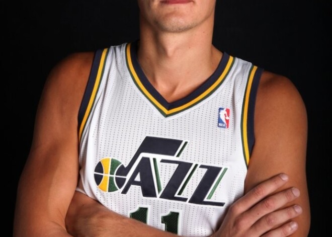 "Jazz" bez Biedriņa laukumā izkļūst no pēdējās vietas NBA kopvērtējumā