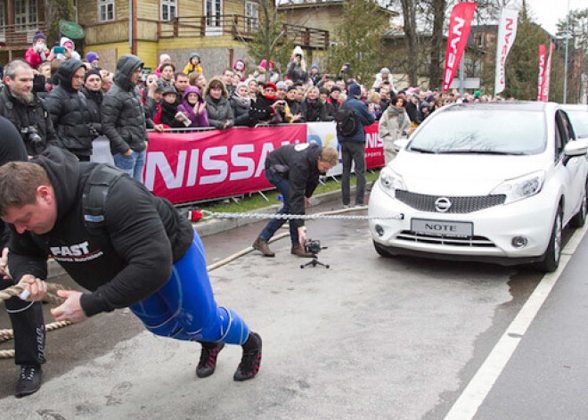 Spēkavīrs Savicks ar Nissan uzstāda jaunu rekordu. VIDEO. FOTO