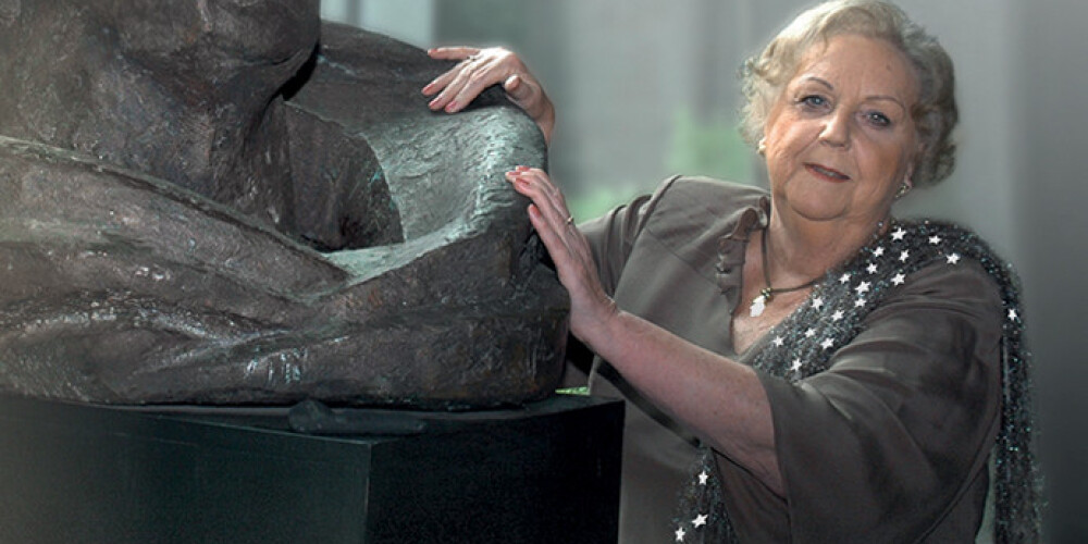 Ilze Vazdika ir daļa no stipras, talantīgas un draudzīgas aktieru ģimenes un arī krāšņs zieds Dailes teātra talantu dārzā.