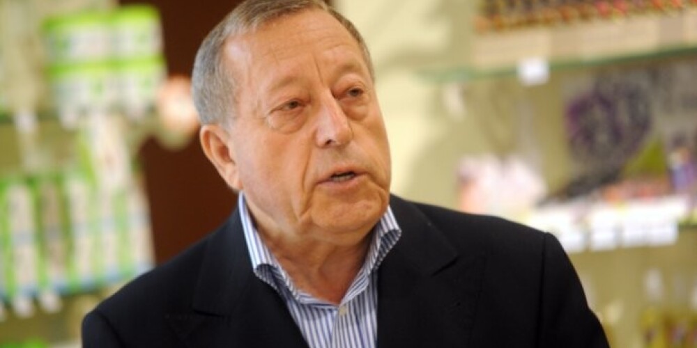 Komercbankas atsakoties no tautsaimniecības finansēšanas, kam sekošot bankrotu vilnis un Latvijas ekonomikas pilnīgs sabrukums, drūmu ainu zīmē Gerčikovs, kurš novērojis, ka daudzās valstīs tieši valsts bankas šādā situācijā ir uzņēmušās glābēju lomu.