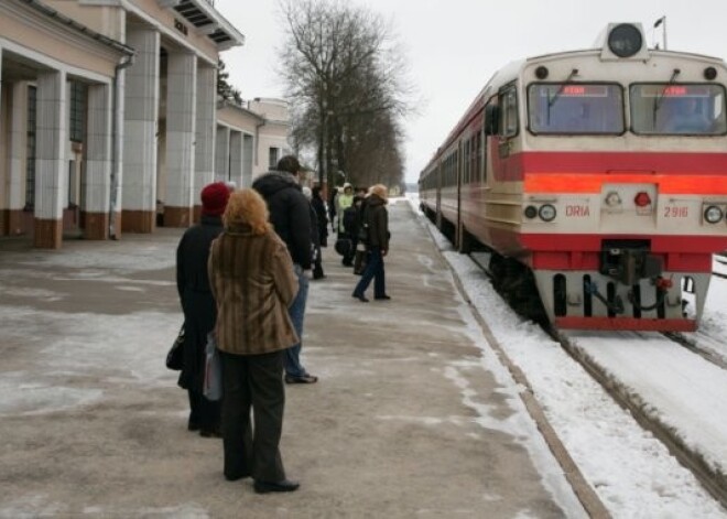 Daudzviet Latvijā uzsnidzis vairākus centimetrus biezs sniegs