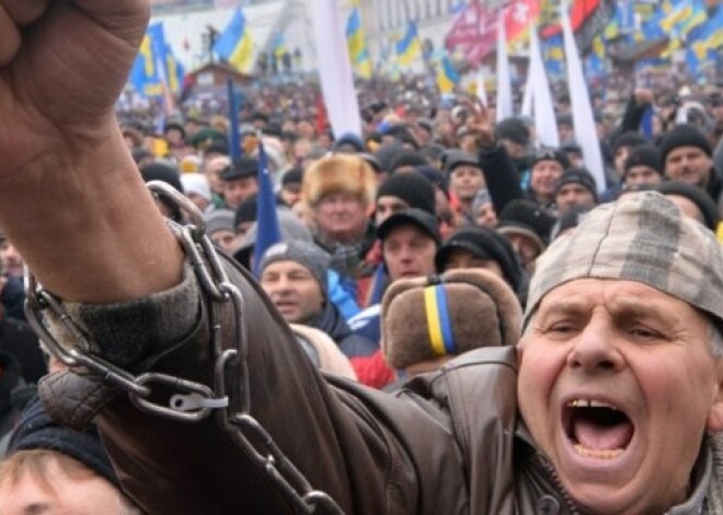 Tūkstošiem cilvēku iziet ielās protesta akcijās Kijevā. FOTO