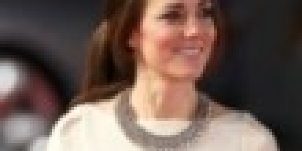 Filmas pirmizrādes vakaram hercogiene Ketrīna bija izvēlējusies franču modes nama „Roland Mouret” tērpu no 2009. gada rudens kolekcijas, kam pieskaņojusi kaklarotu par 16.40 latu.