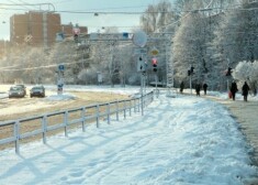 Снег и обледенение осложняют передвижение по дорогам