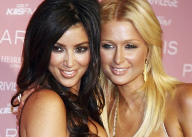 Kima Kardašjana un Parisa Hiltone 2006 gadā.