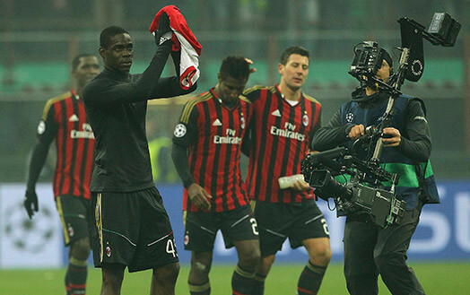 AC "Milan" lielāko spēles daļu spēlēja mazākumā, bet spēja noturēt sev labvēlīgo neizšķirtu spēlē ar Amsterdamas "Ajax".