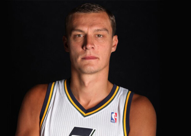 "Jazz" bez Biedriņa laukumā pārliecinoši uzvar Sakramento "Kings"