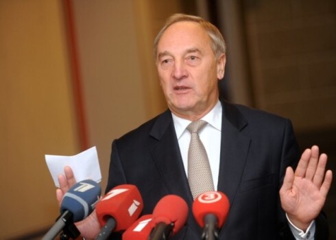 Ja līdz šī gada beigām partijas neizvirzīs savu Ministru prezidenta amata kandidātu, prezidents savu kandidātu atklās ne ātrāk kā nākamā gada 7.janvārī.